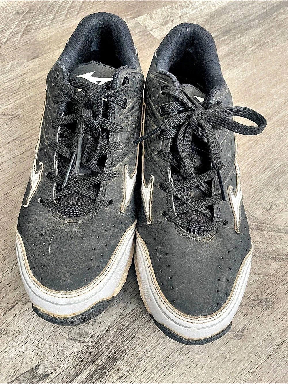 Mizuno Ambition 2 All Surface Low Turf Shoe Black & White Men’s US 6